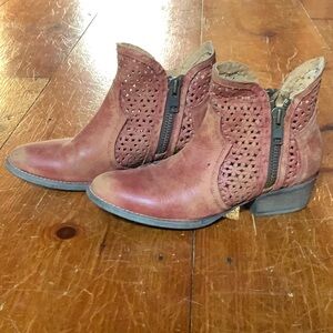 Circle G Western Boots Women’s Zipper Round Toe Cut Out Ankle 10 Red rustic